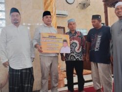 Salim Fakhry Serahkan Wakaf Kedua Orang Tuanya Ke Masjid Babussalam